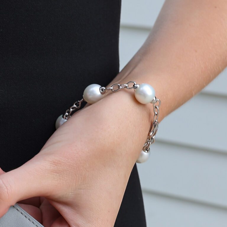 Open Link Bracelet, 5 Pearl, WG - lifestyle